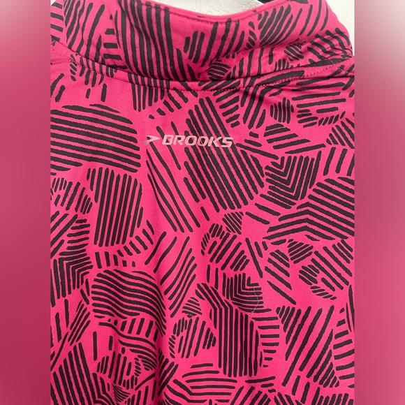 Brooks Activewear Running Long Sleeve Pull Over Sweater Pink Black Size Medium - Picture 8 of 8